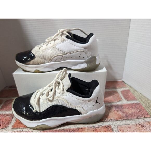 Nike Boys Jordan 11 CMFT Low DV2208-100 White Black Shoes Sneakers Size 5.5 Y - Picture 6 of 10